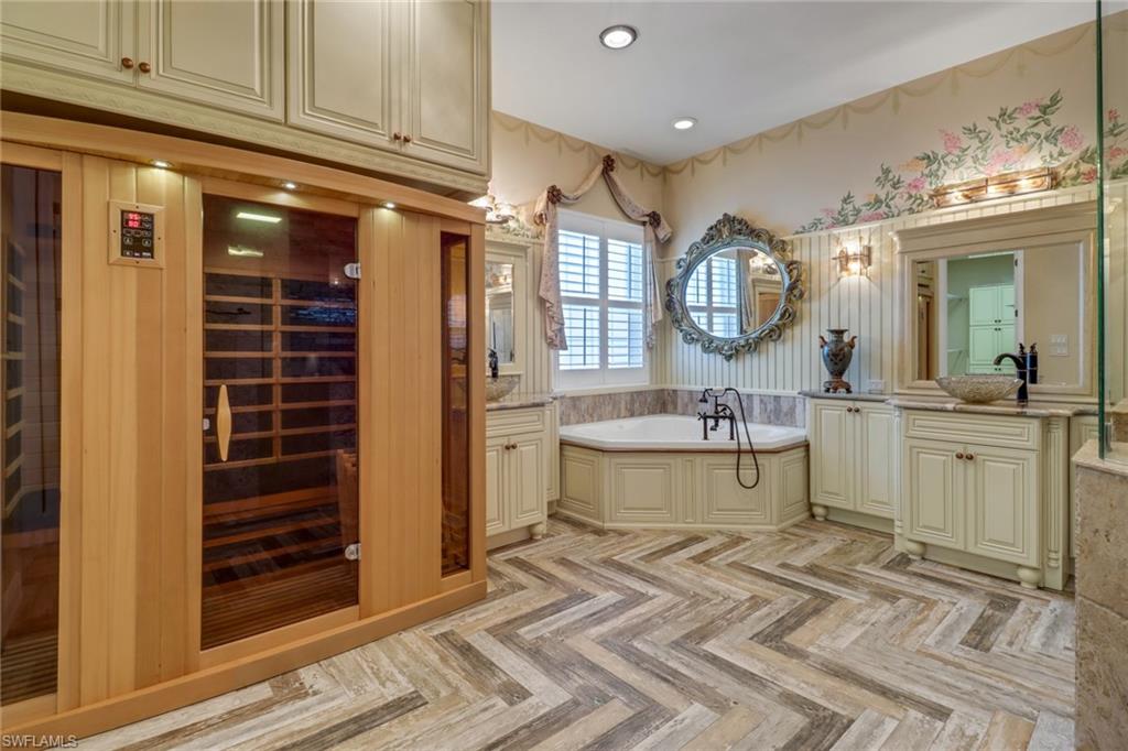 COUNTRY CLUB - Residential