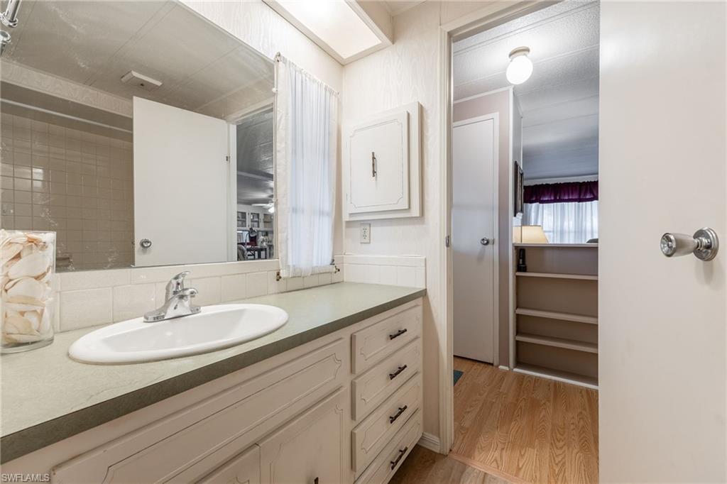 SIX LAKES COUNTRY CLUB - Residential