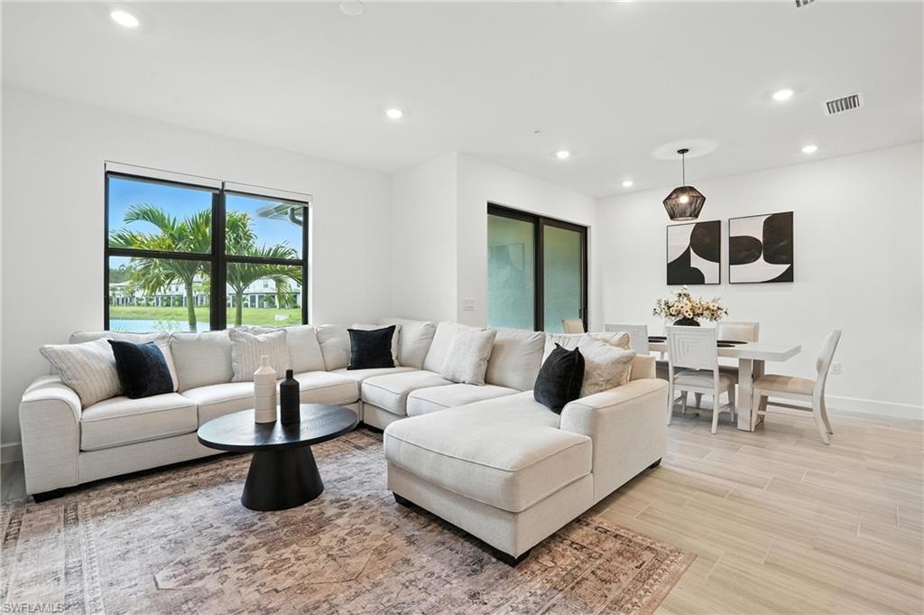 4349 SONOMA OAKS CIR
