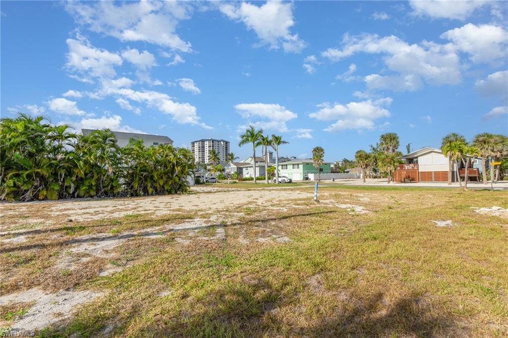 HOLIDAY SHORES - Land