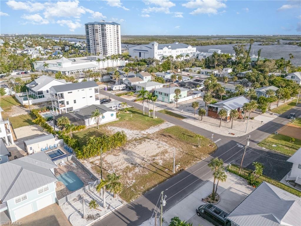 HOLIDAY SHORES - Land