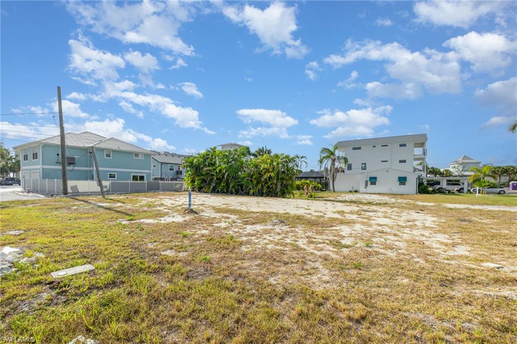 HOLIDAY SHORES - Land