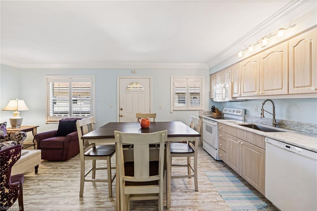 CASTLETON GARDENS - Residential