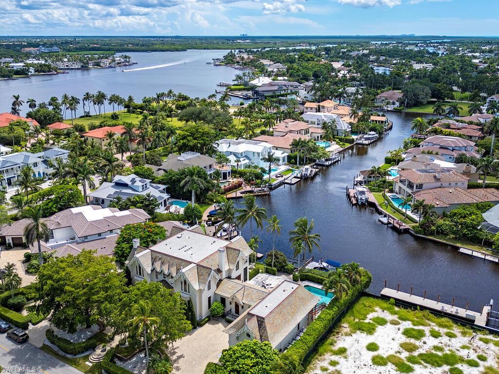 AQUALANE SHORES - Residential