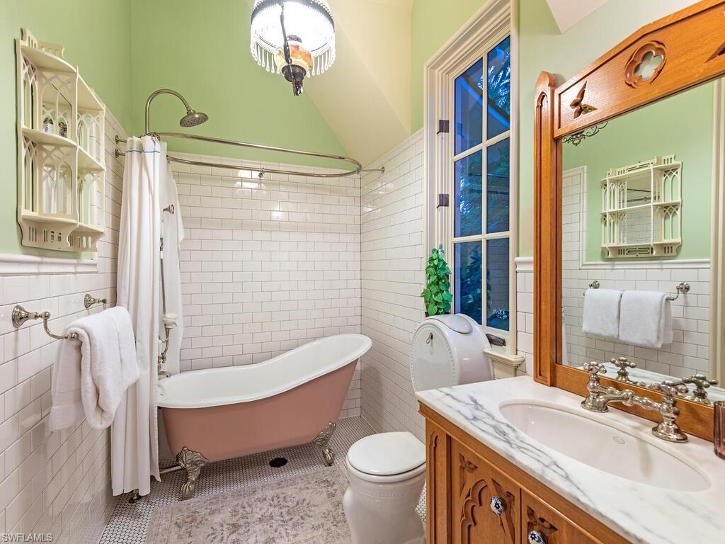 AQUALANE SHORES - Residential