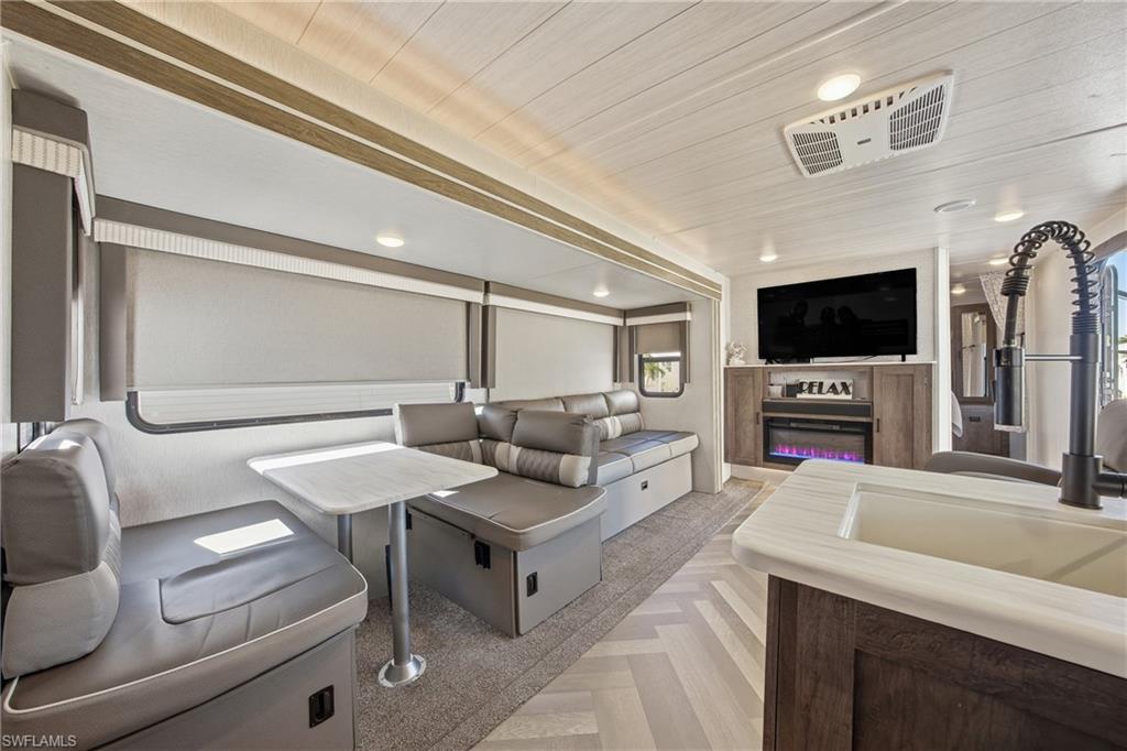 IMPERIAL WILDERNESS - Land