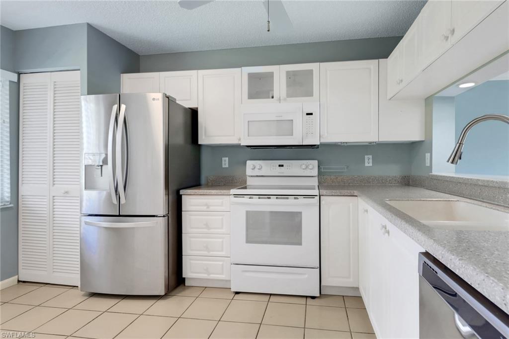 ANDOVER SQUARE - Residential Lease