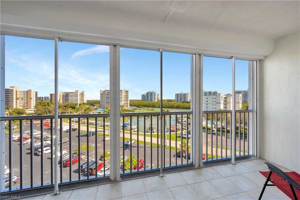 VANDERBILT TOWERS - Residential