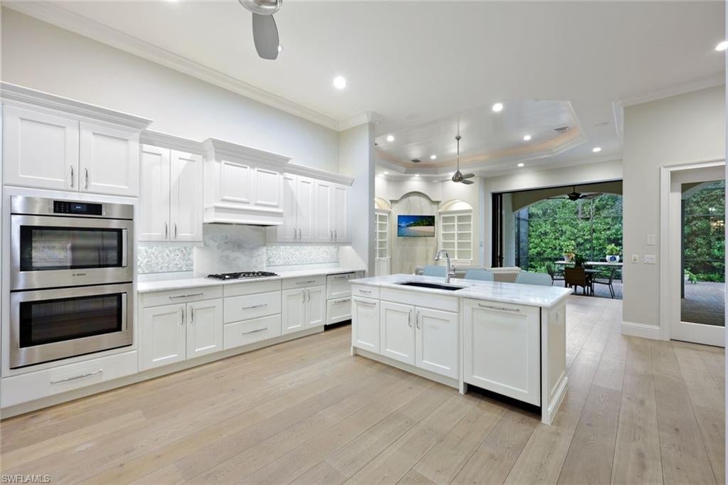 1725 Supreme CT