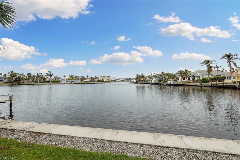 MOORINGS - Residential