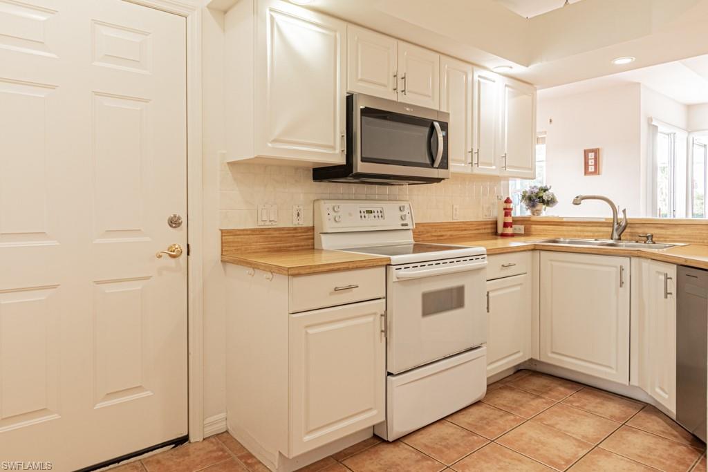 MIRROR LAKES - Residential