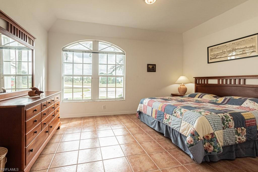 MIRROR LAKES - Residential