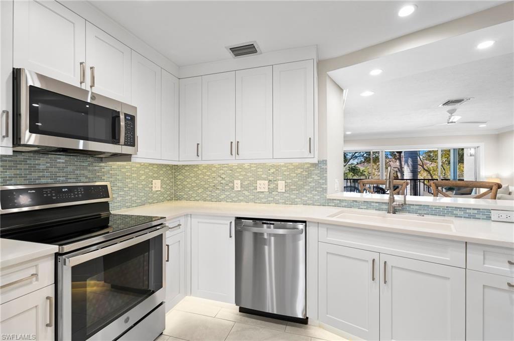 TIFFANY COURT - Residential