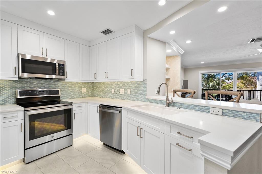 TIFFANY COURT - Residential