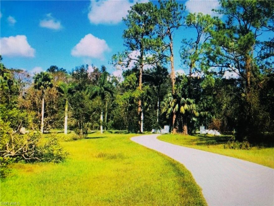 LEGAL LOT SPLIT IN PROCESS-IN THE BEST AREA OF ALVA-CLOSE TO FRANKLIN BOAT RAMP
CLOSE TO THE CALOOSAHATCHEE COUNTY PARK
HORSES OK-FARM GARDEN OK-BARNS OK
THIS IS 1 SINGLE FAMILY HOME SITE
CANNOT BE SUBDIVIDED ANY MORE