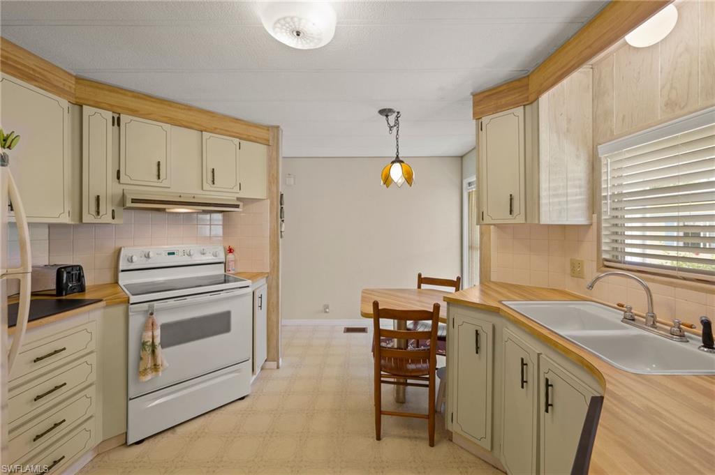 LAZY DAYS MOBILE VILLAGE - Residential