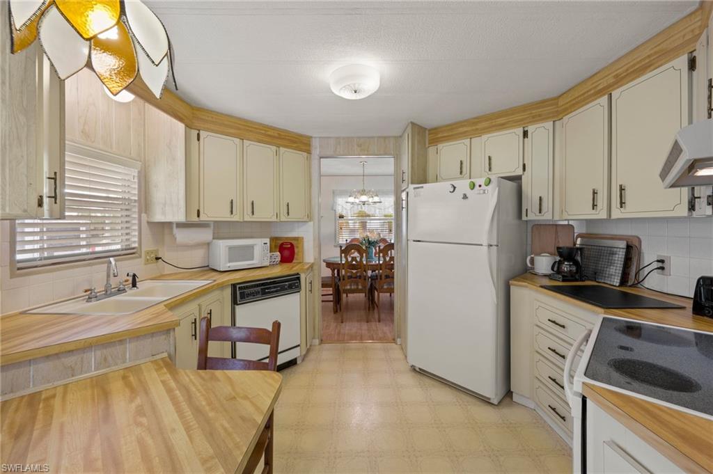 LAZY DAYS MOBILE VILLAGE - Residential