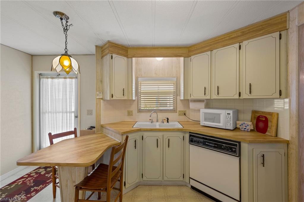 LAZY DAYS MOBILE VILLAGE - Residential