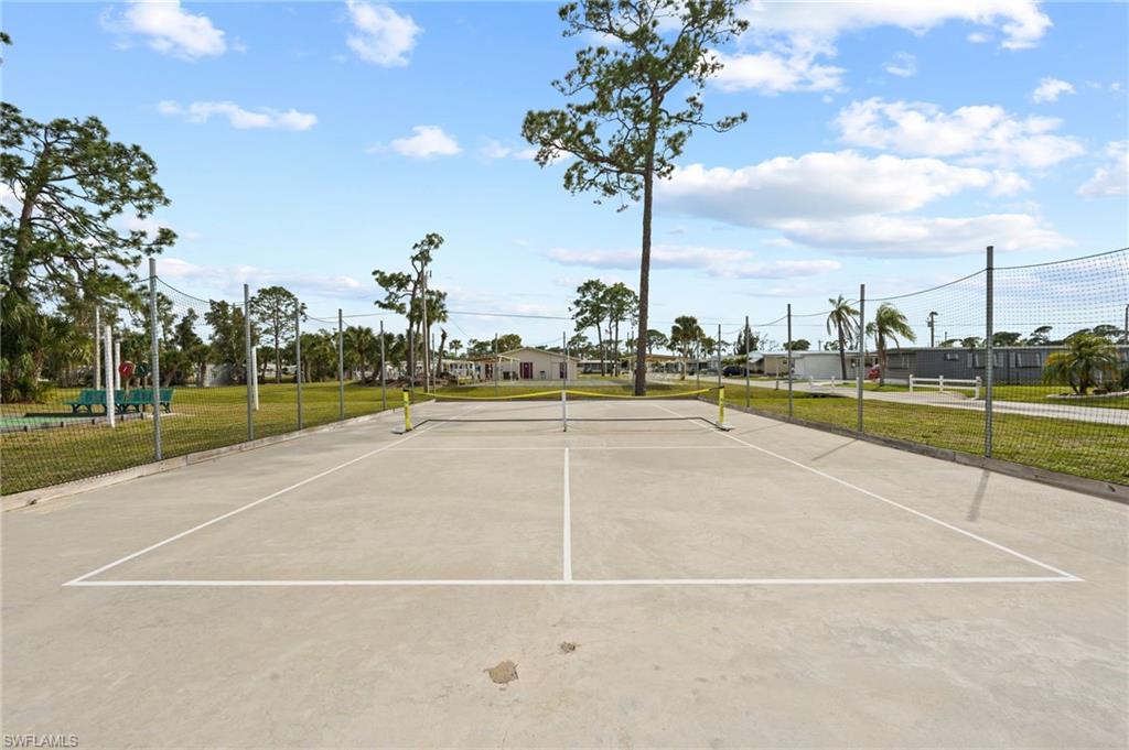 LAZY DAYS MOBILE VILLAGE - Residential