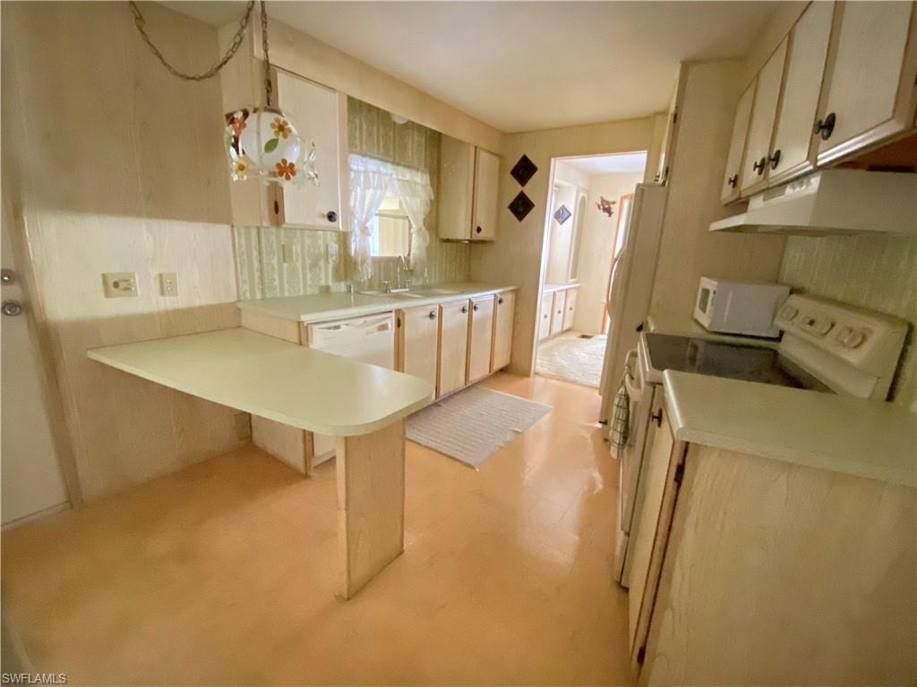 CARRIAGE VILLAGE - Residential