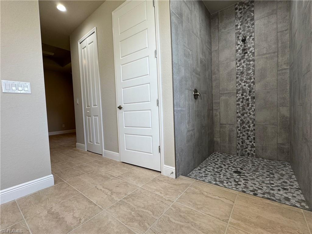 BANYAN VILLAGE - Residential