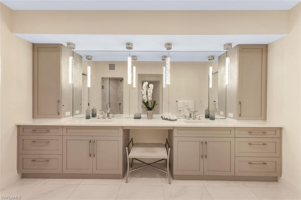 CARLYSLE AT BAY COLONY - Residential