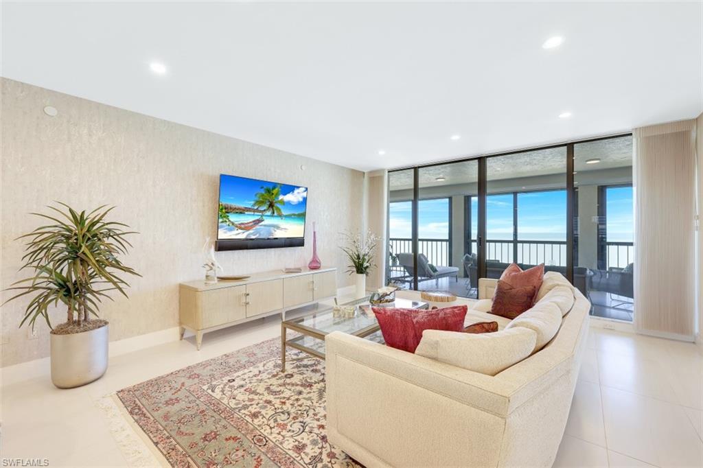 CARLYSLE AT BAY COLONY - Residential