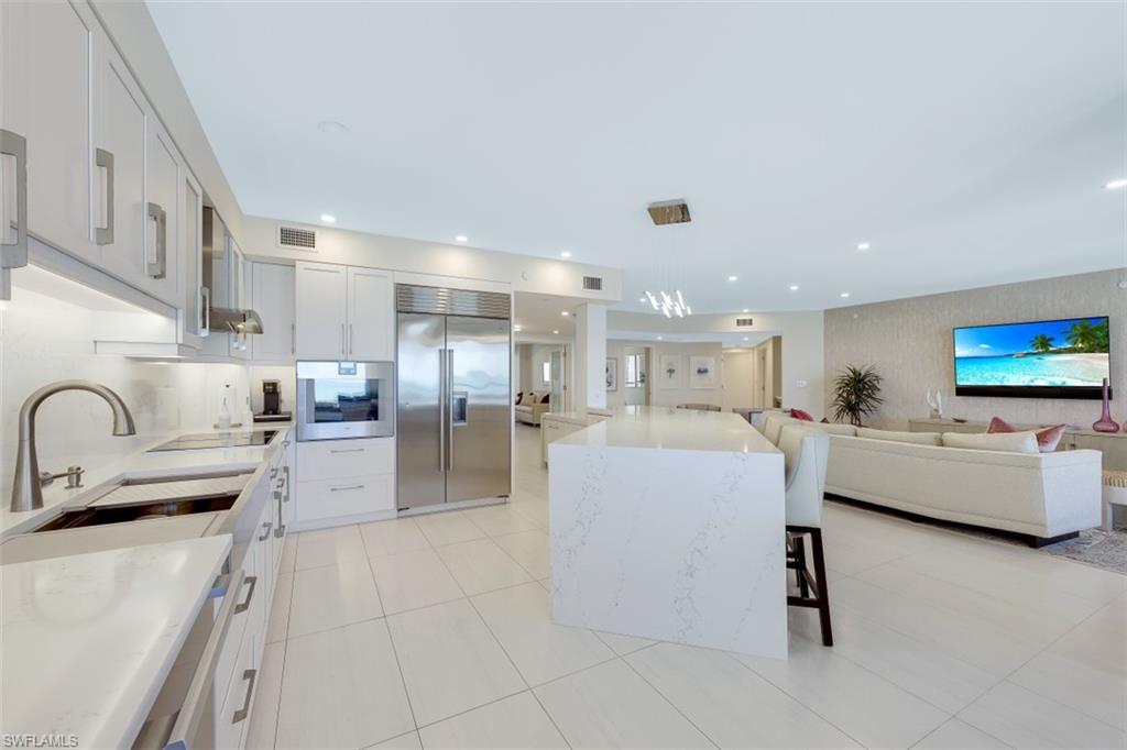 CARLYSLE AT BAY COLONY - Residential