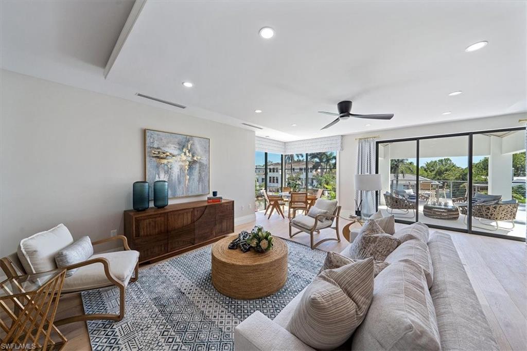 AQUALANE SHORES - Residential