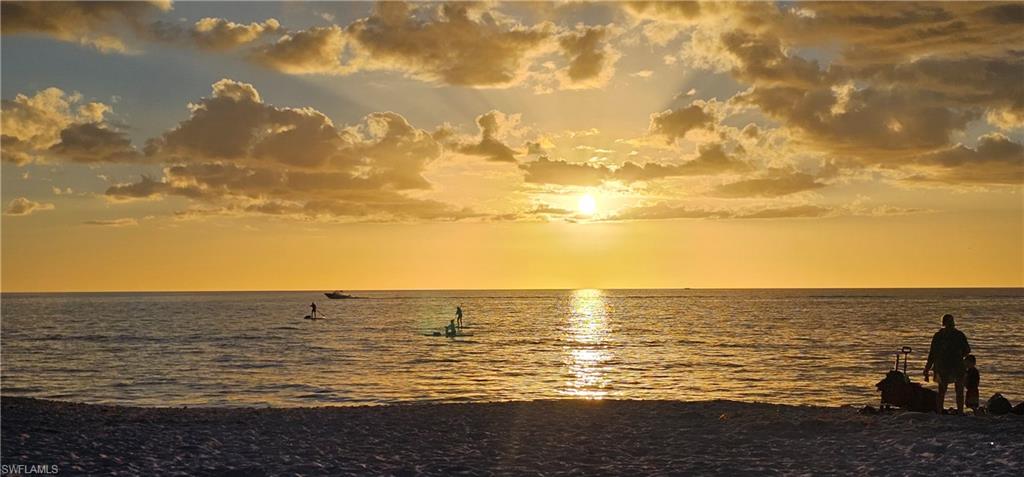 MOORINGS - Residential