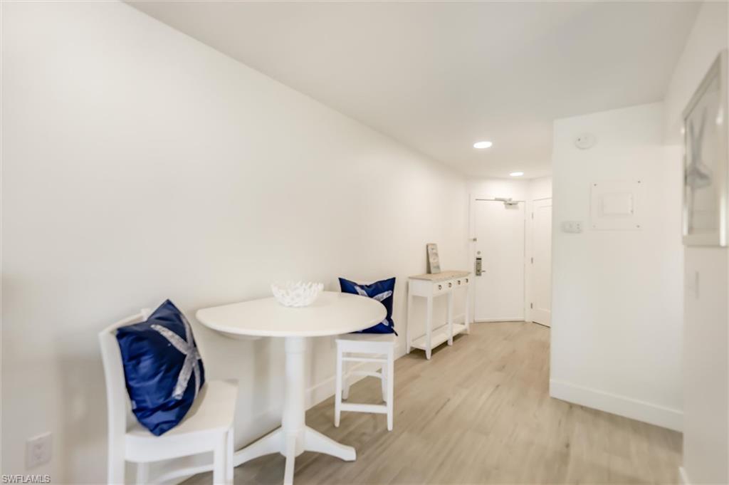 TENNIS VILLAS - Residential