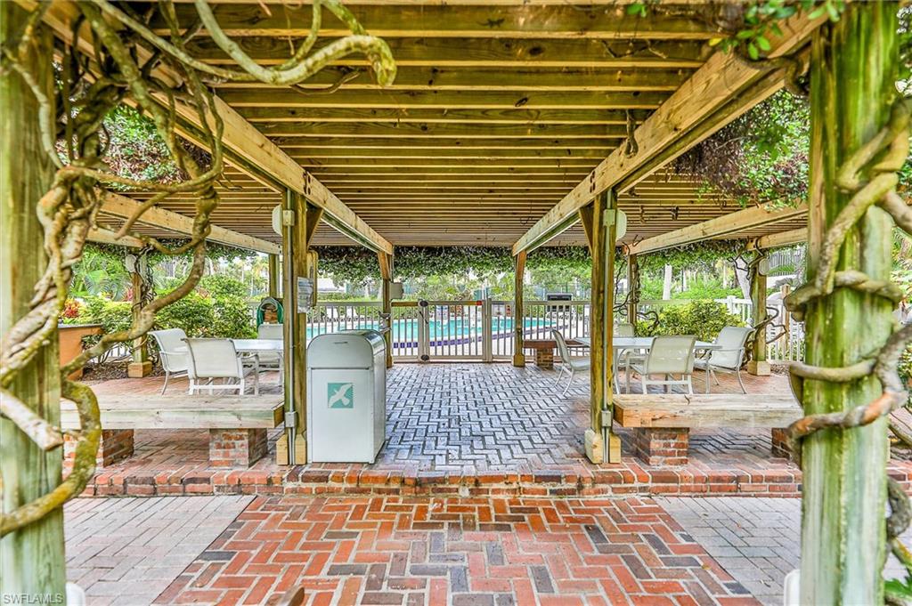 TENNIS VILLAS - Residential