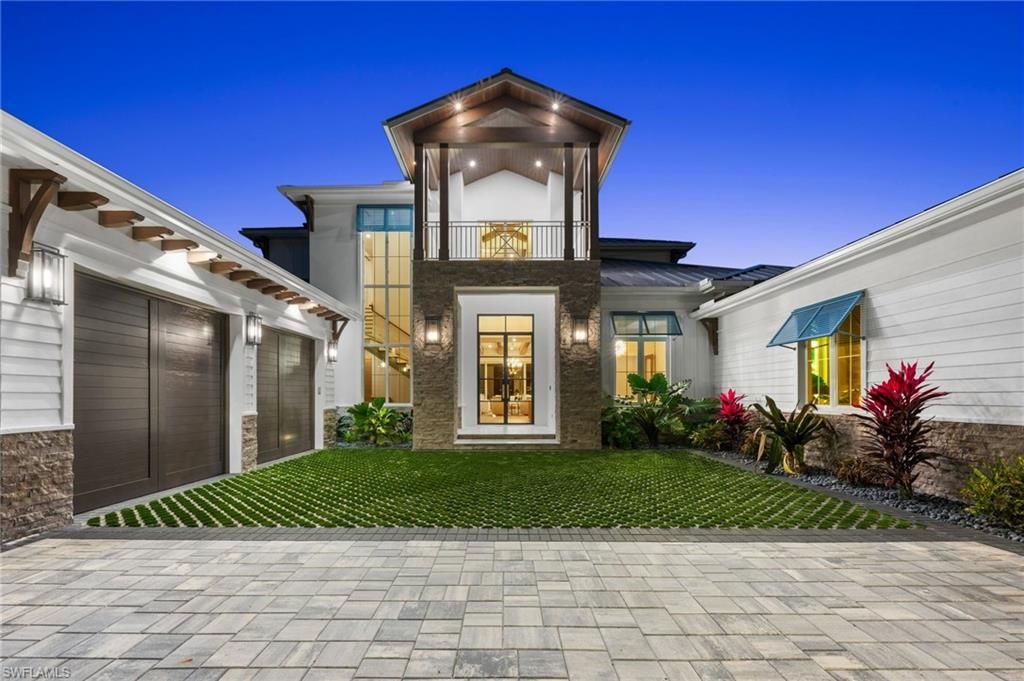 Photo of 570 HARBOUR DR, NAPLES, FL 34103 (MLS # 226006361)