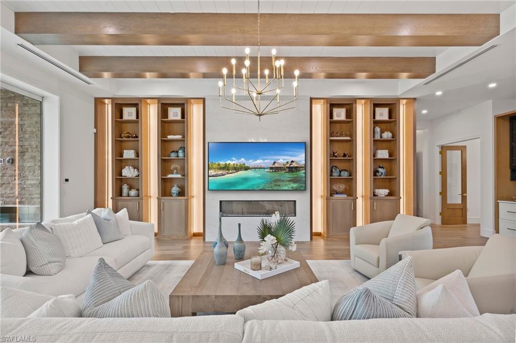 MOORINGS - Residential