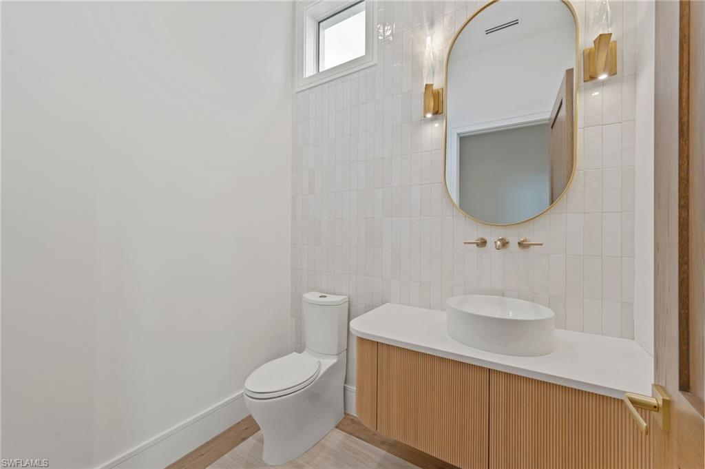 MOORINGS - Residential