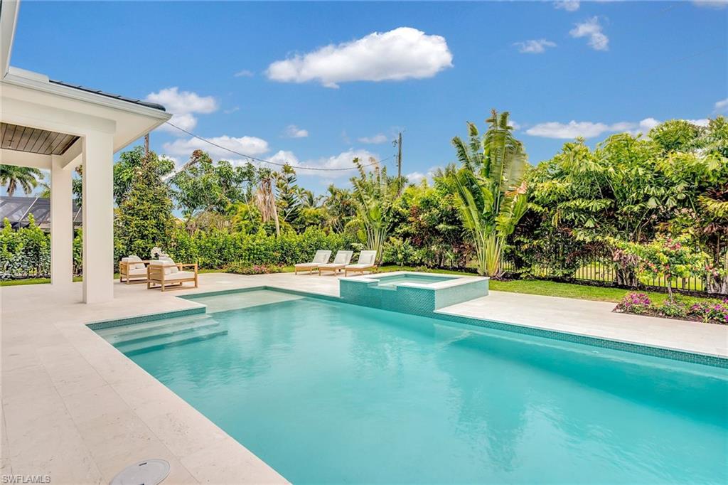 MOORINGS - Residential