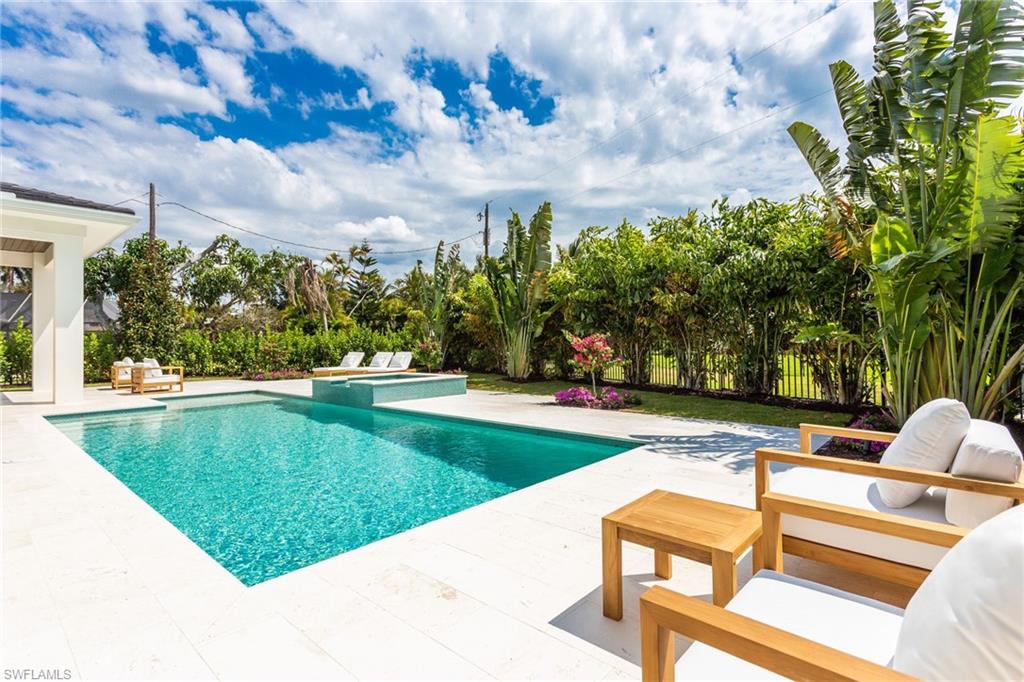 MOORINGS - Residential