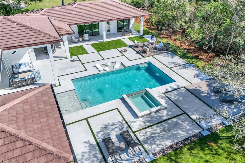 18 Caribbean RD