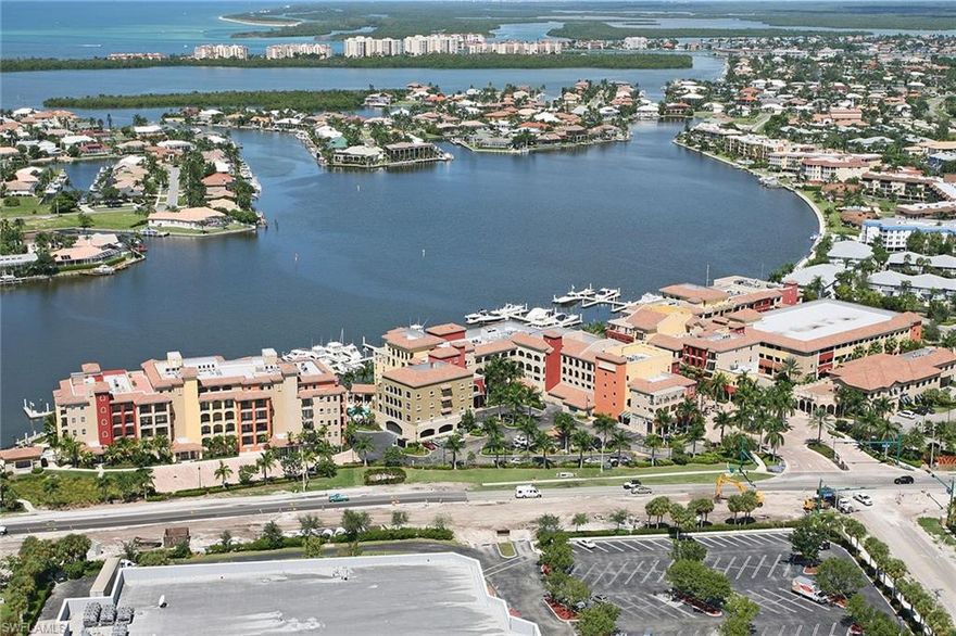Quick, direct access from your 50-foot dock located in the renowned Esplanade. The Esplanade Marina has wonderful amenities, including a lounge, dock master, water, in-dock sewer pump out and metered electricity. The Esplanade also offers fine dining and fun shops.