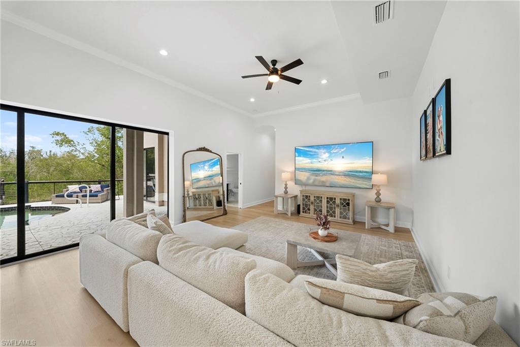 ST. CHARLES HARBOUR - Residential