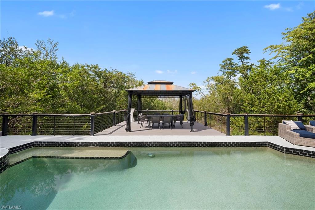 ST. CHARLES HARBOUR - Residential