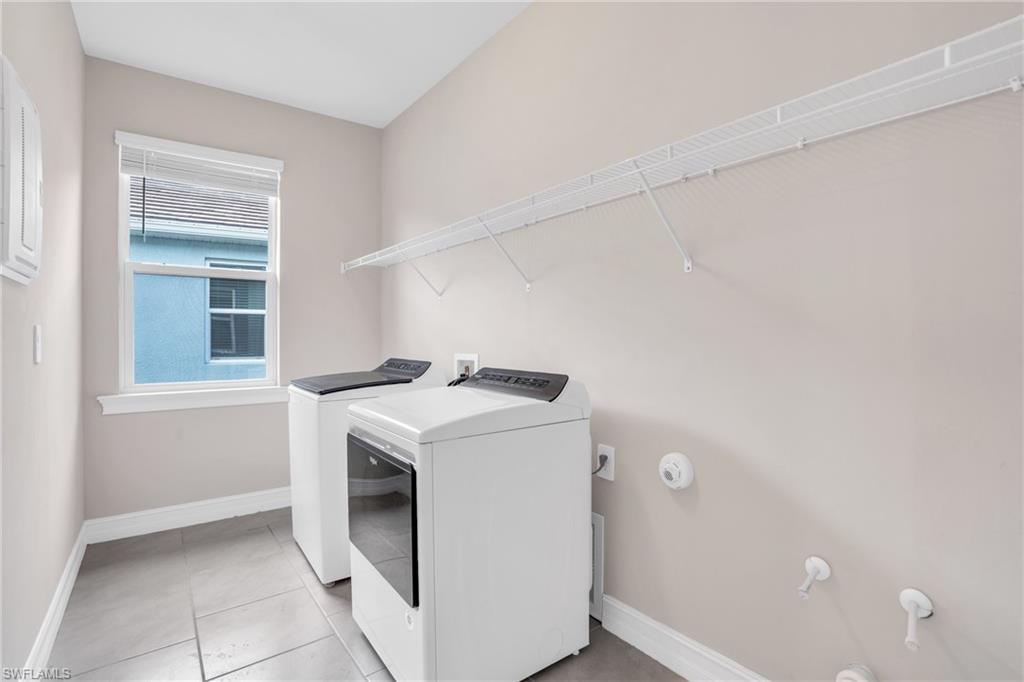 HALFMOON POINT - Residential