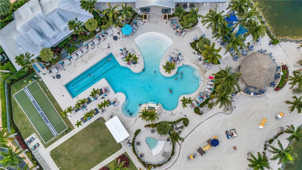 HALFMOON POINT - Residential