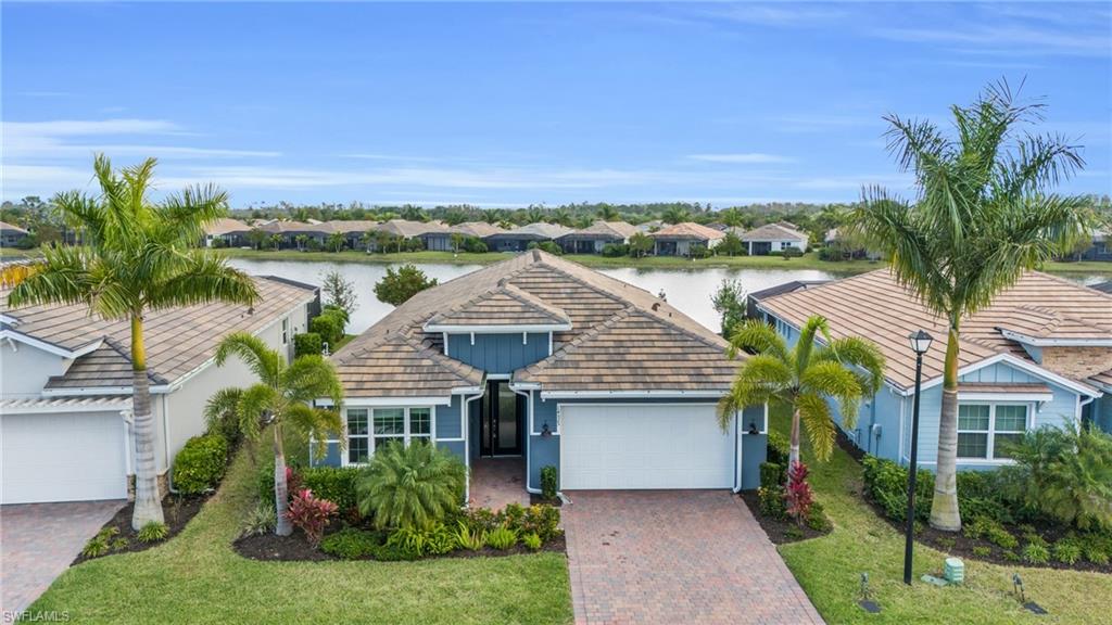 HALFMOON POINT - Residential