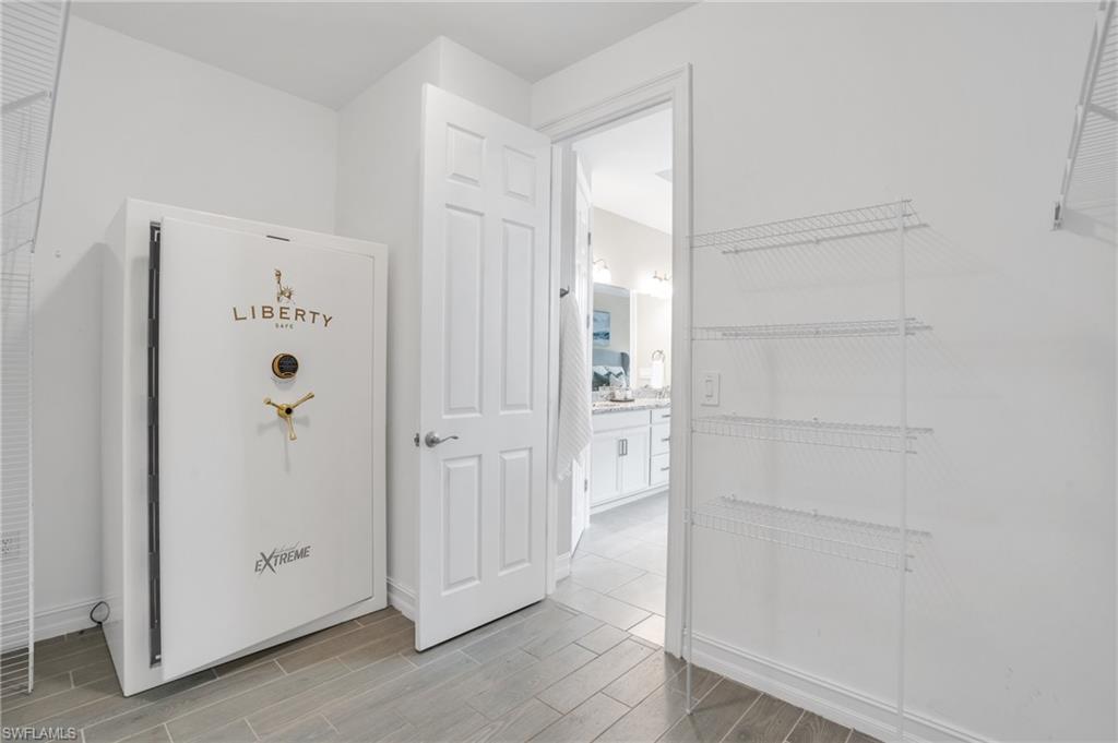 HALFMOON POINT - Residential