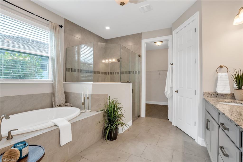 HALFMOON POINT - Residential