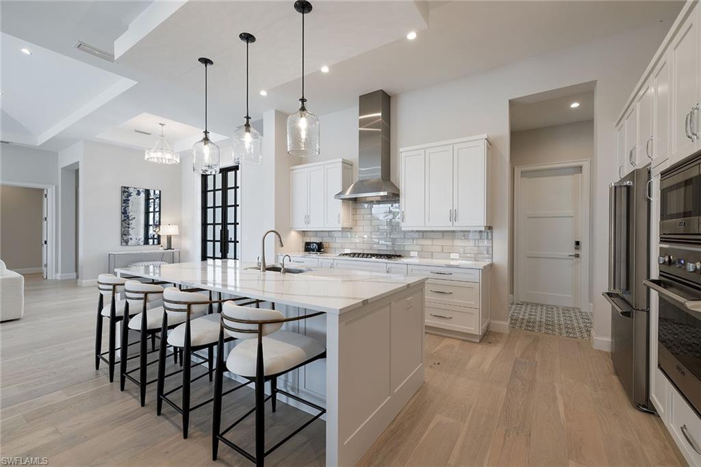 THE ENCLAVE OF DISTINCTION - Residential