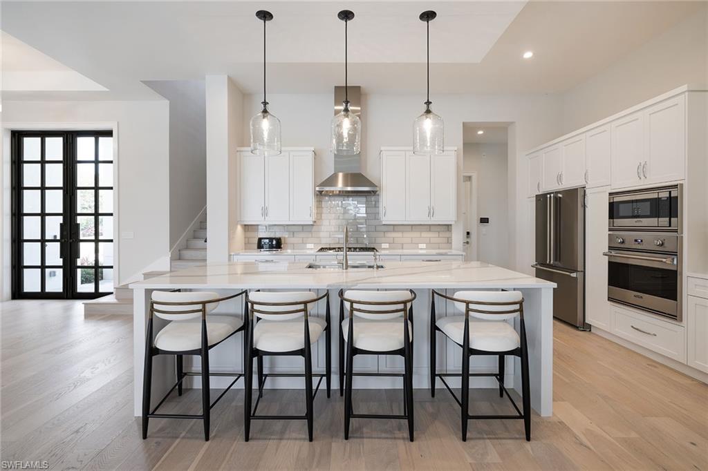 THE ENCLAVE OF DISTINCTION - Residential