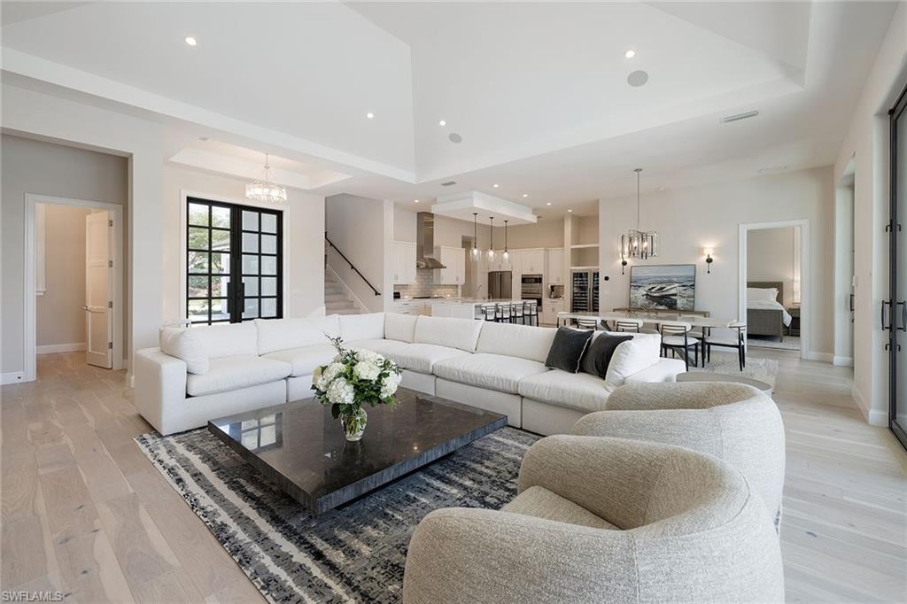 THE ENCLAVE OF DISTINCTION - Residential