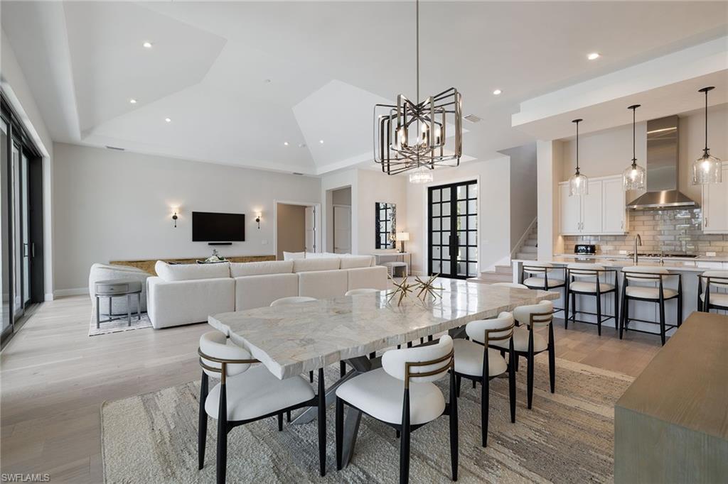 THE ENCLAVE OF DISTINCTION - Residential